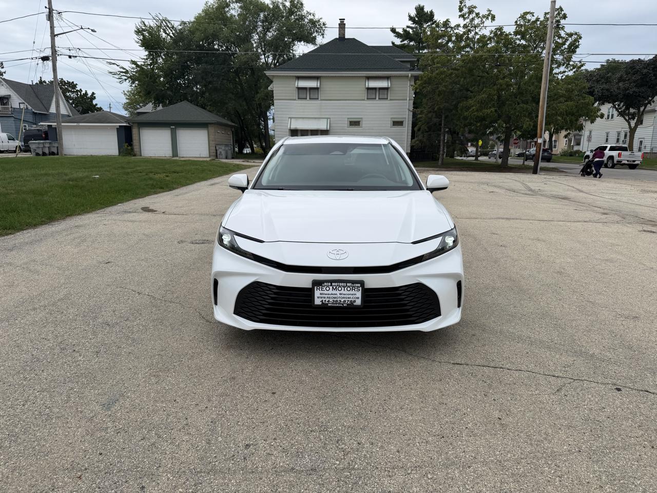 Toyota Camry Hybrid XLE 2025