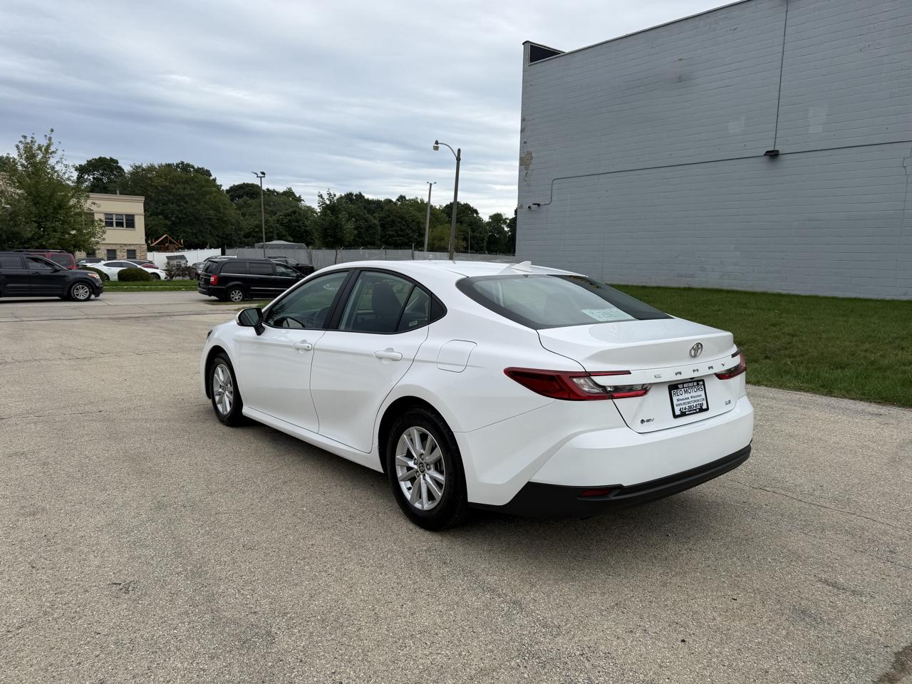 Toyota Camry Hybrid XLE 2025