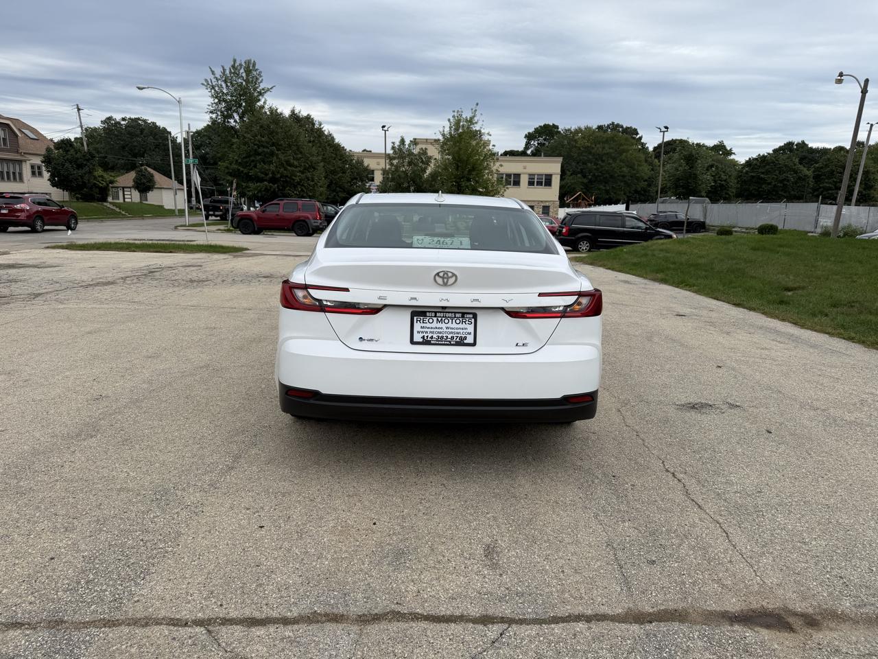 Toyota Camry Hybrid XLE 2025