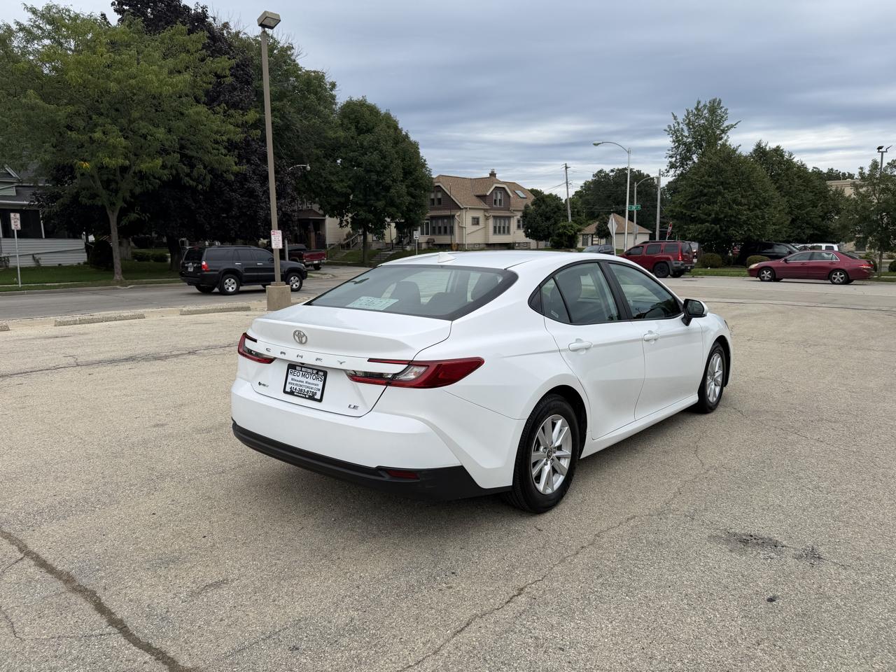 Toyota Camry Hybrid XLE 2025