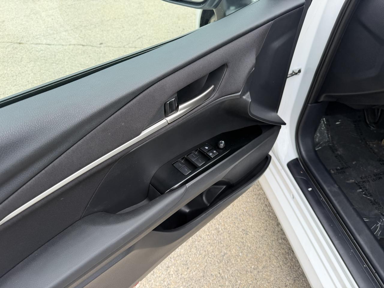 Toyota Camry Hybrid XLE 2025