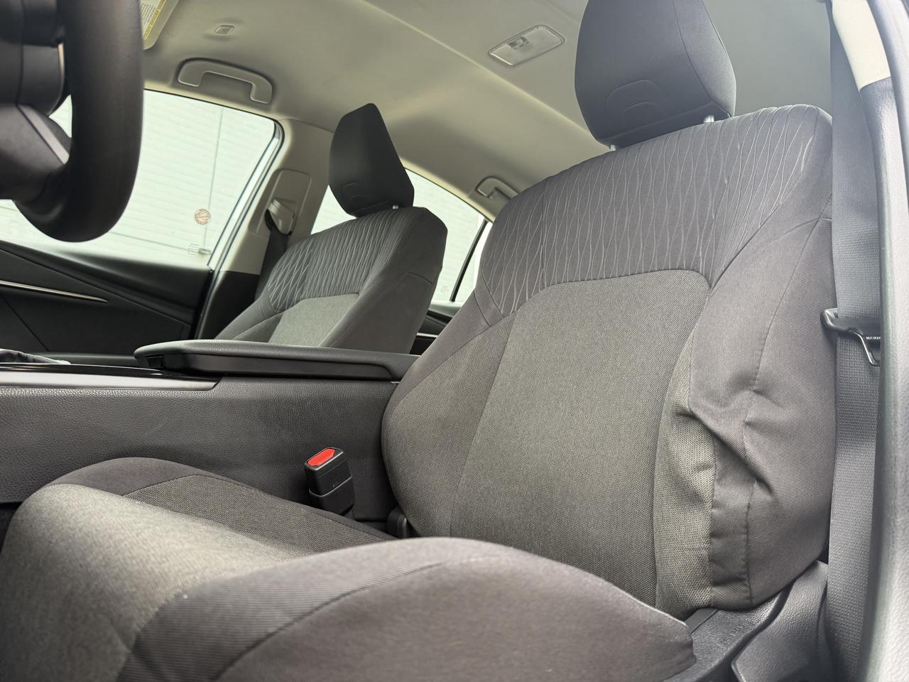 Toyota Camry Hybrid XLE 2025