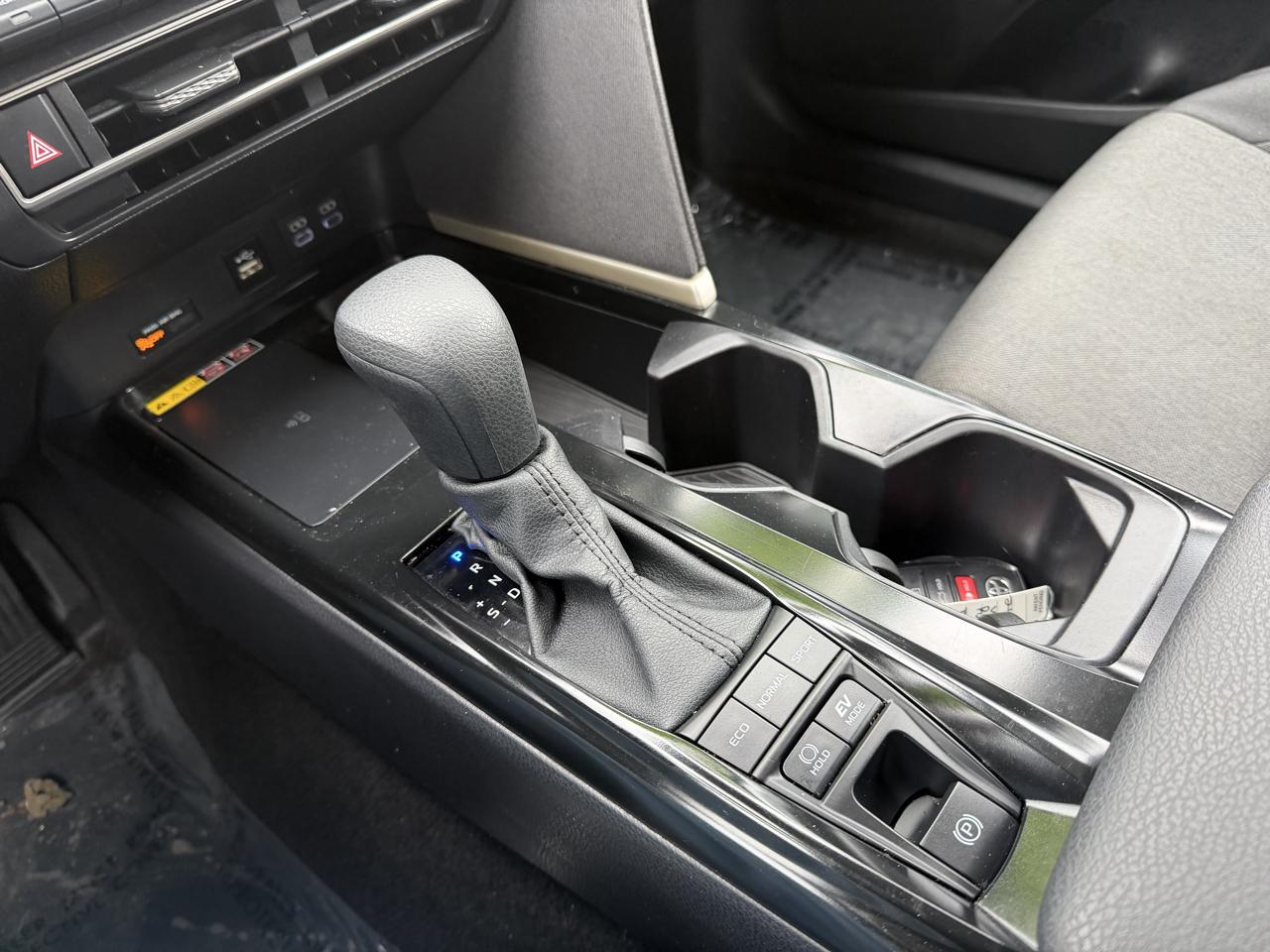 Toyota Camry Hybrid XLE 2025