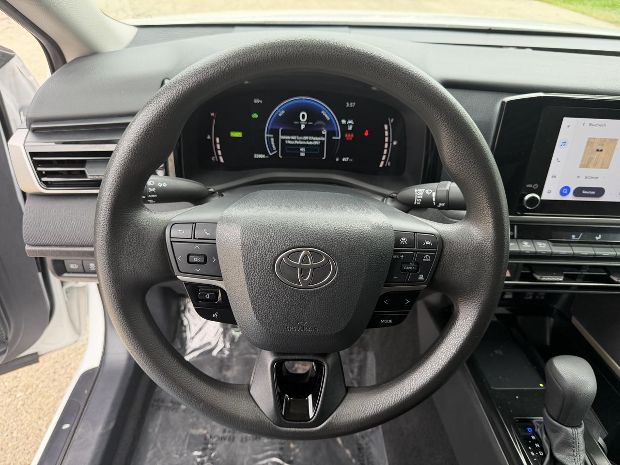 Toyota Camry Hybrid XLE 2025