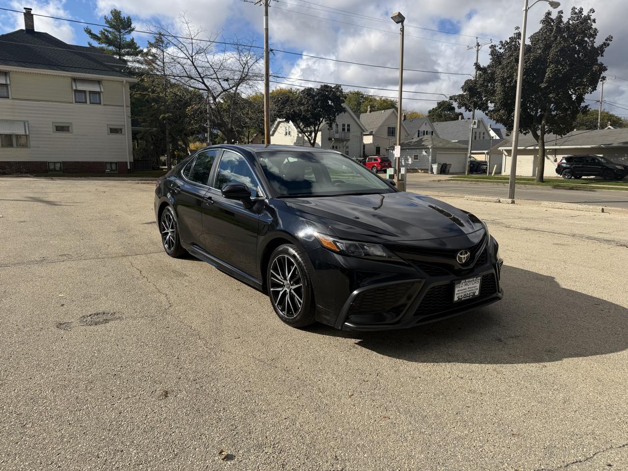 Toyota Camry SE 2021