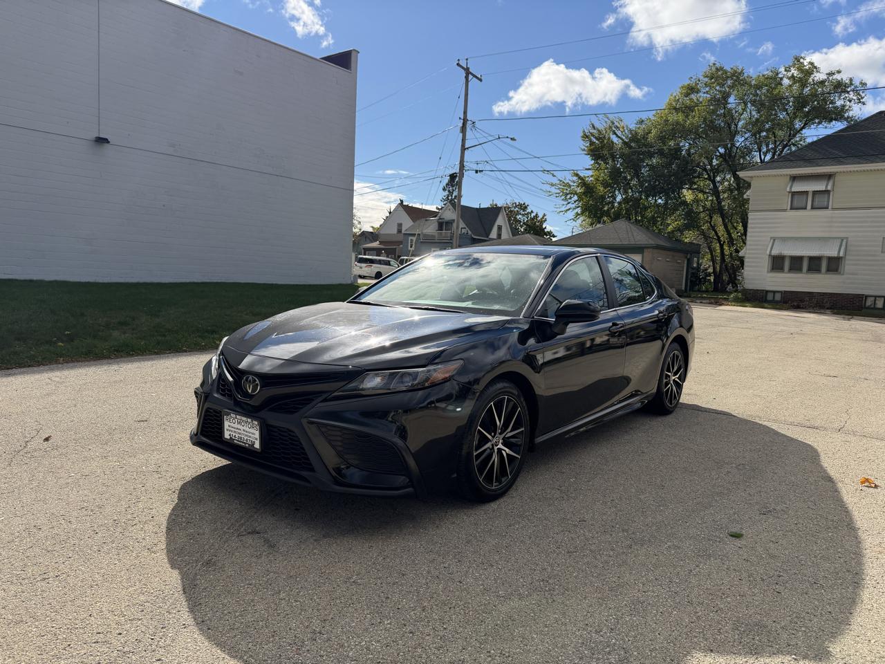Toyota Camry SE 2021