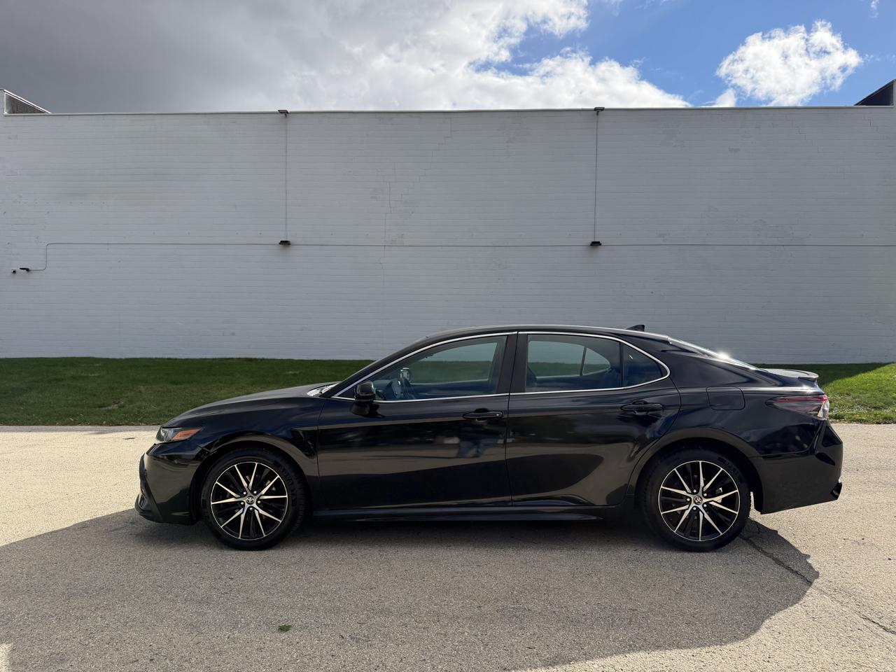 Toyota Camry SE 2021