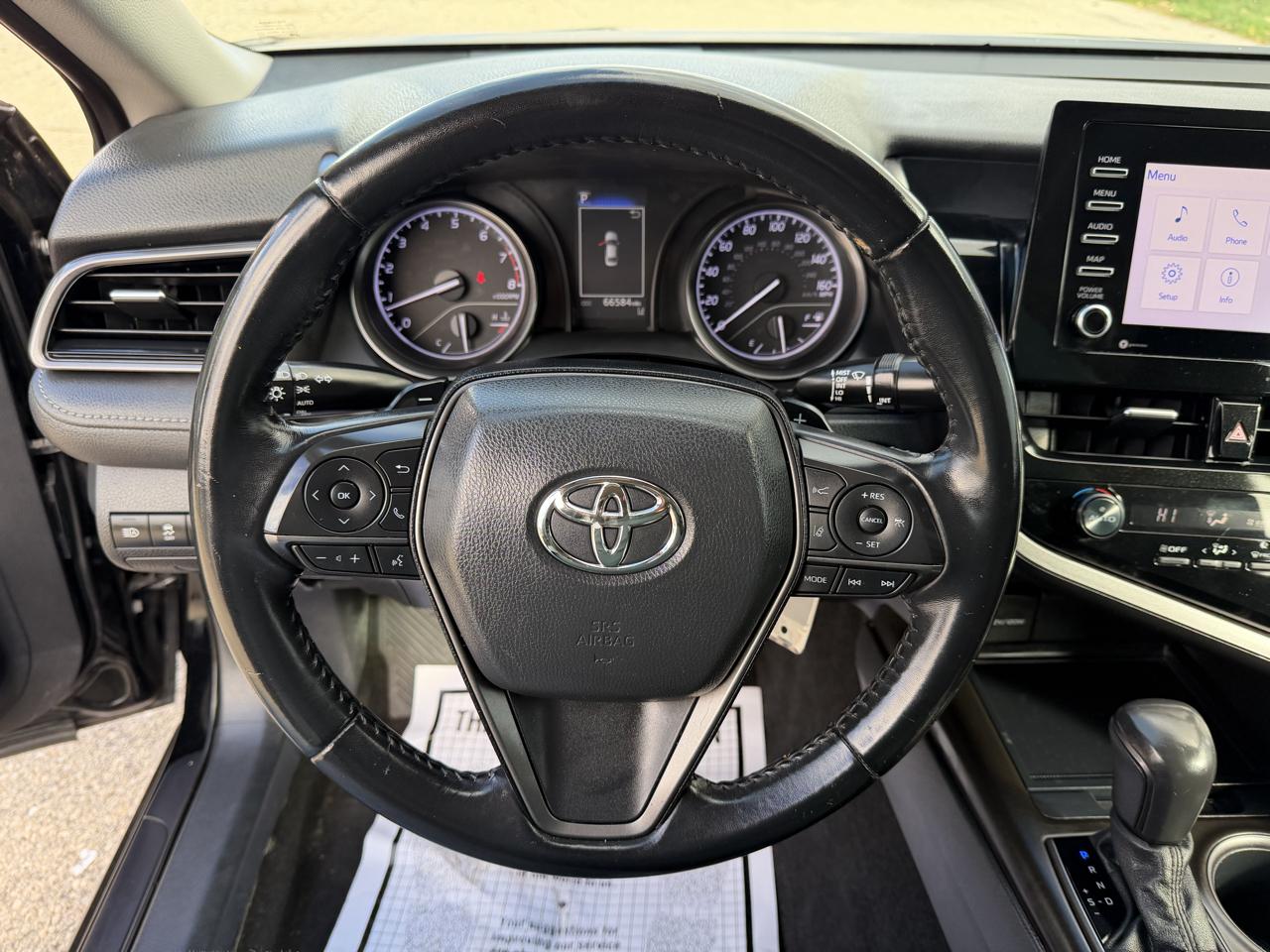 Toyota Camry SE 2021