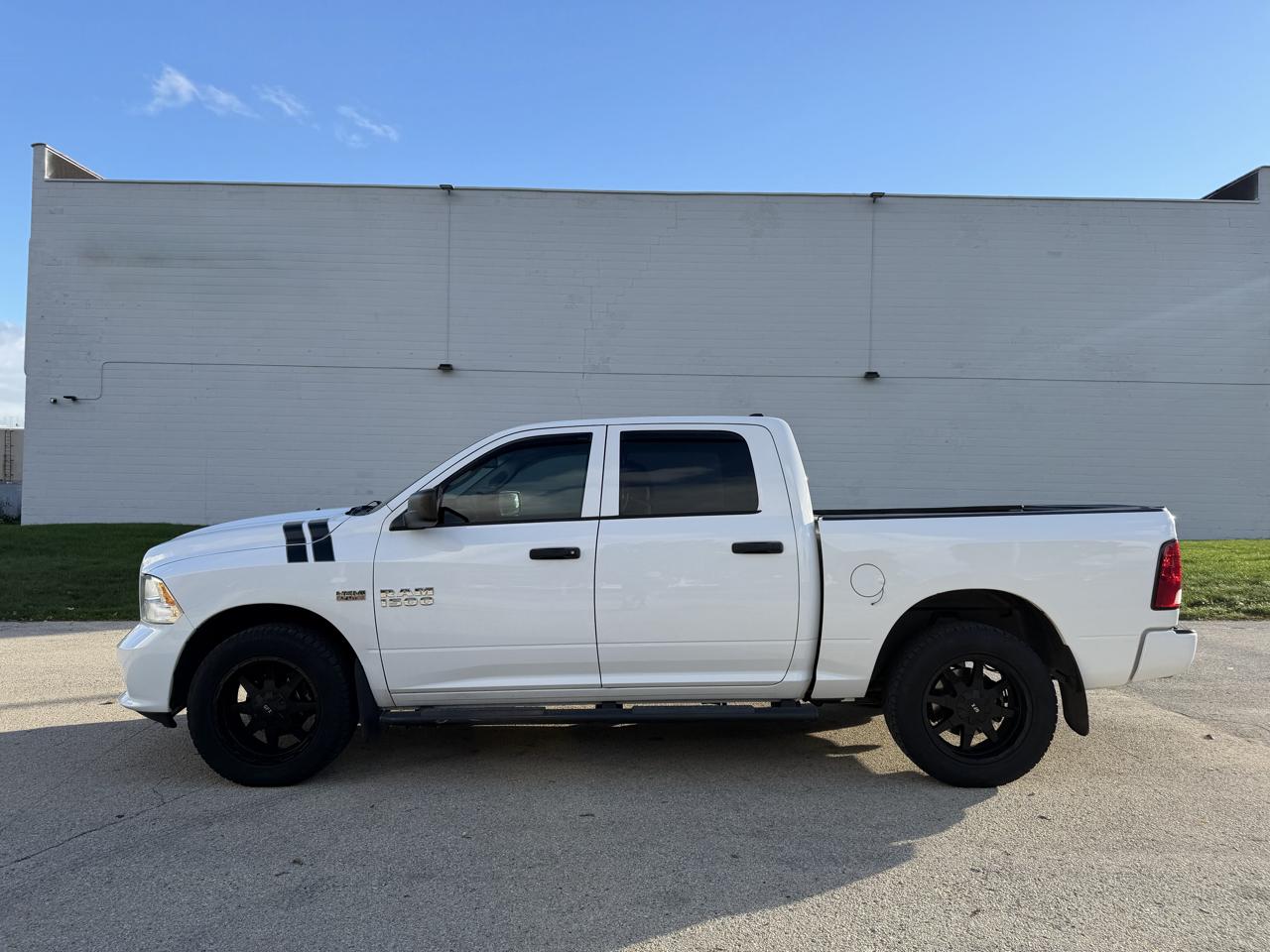 RAM 1500 Tradesman Crew Cab SWB 4WD 2016