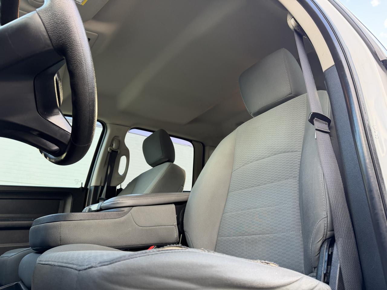 RAM 1500 Tradesman Crew Cab SWB 4WD 2016