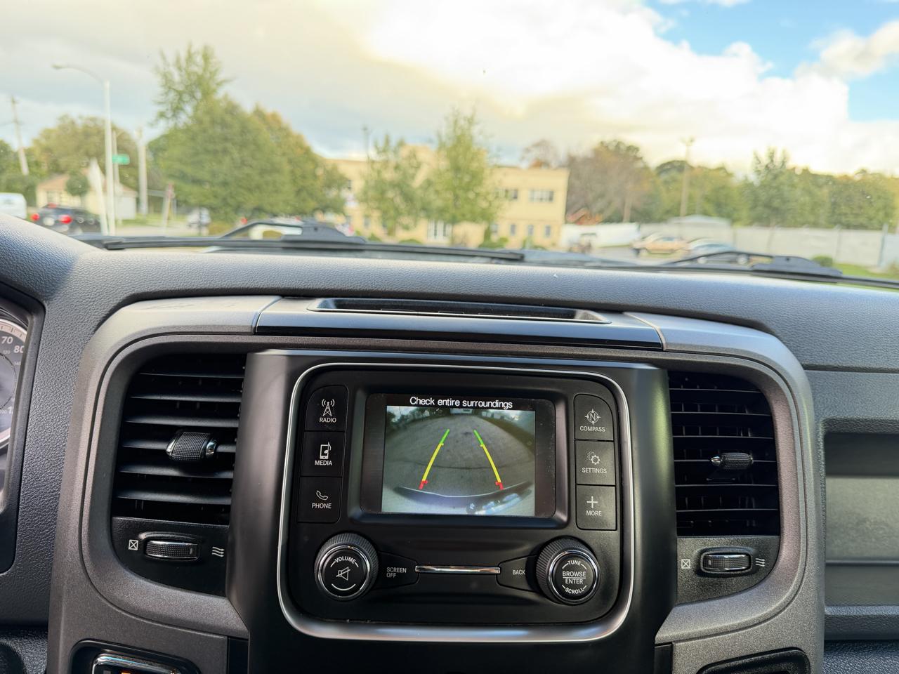 RAM 1500 Tradesman Crew Cab SWB 4WD 2016
