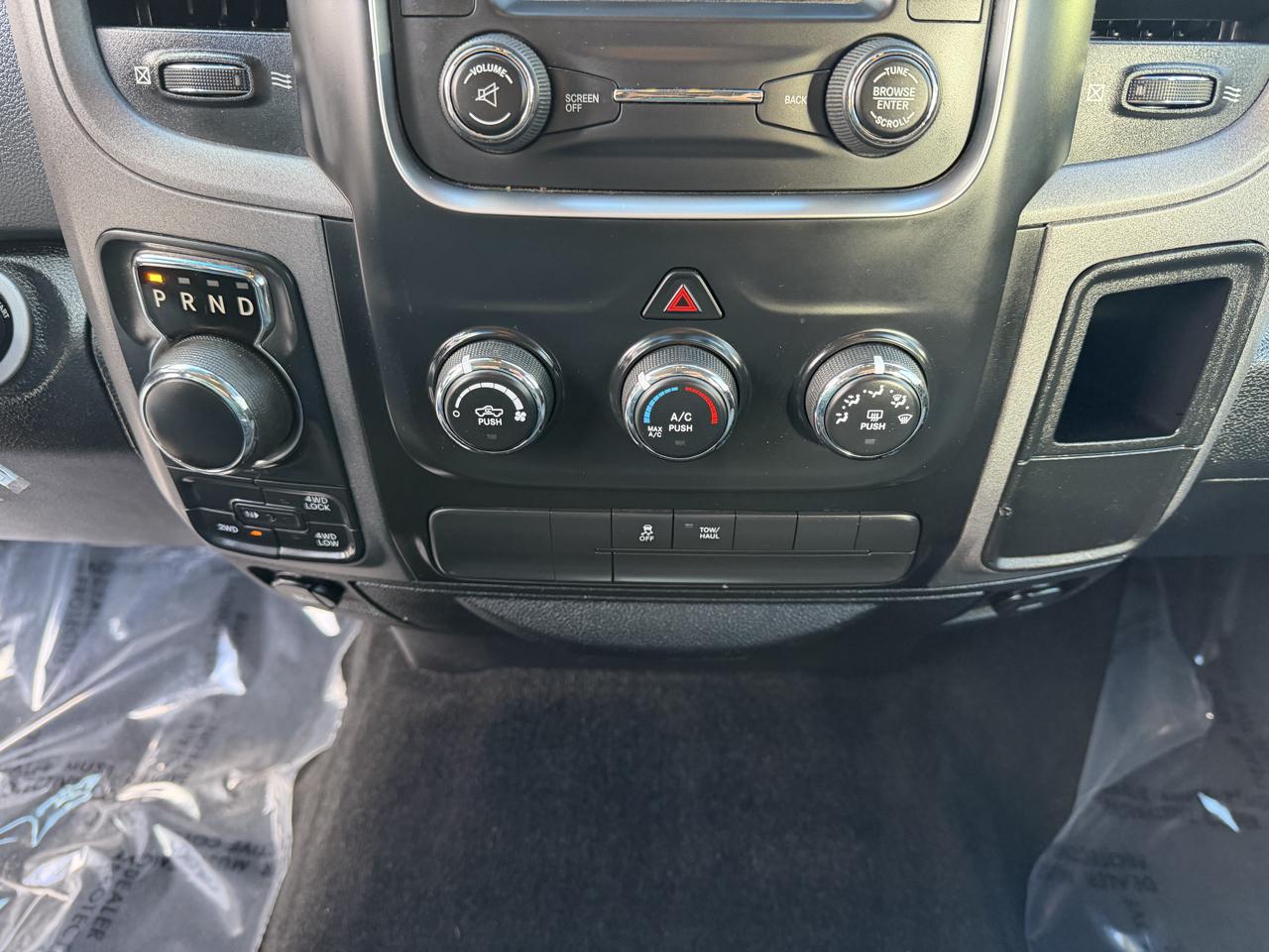 RAM 1500 Tradesman Crew Cab SWB 4WD 2016