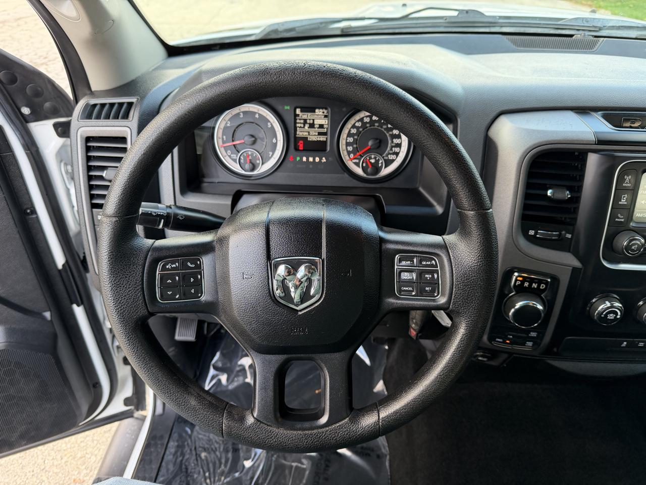 RAM 1500 Tradesman Crew Cab SWB 4WD 2016