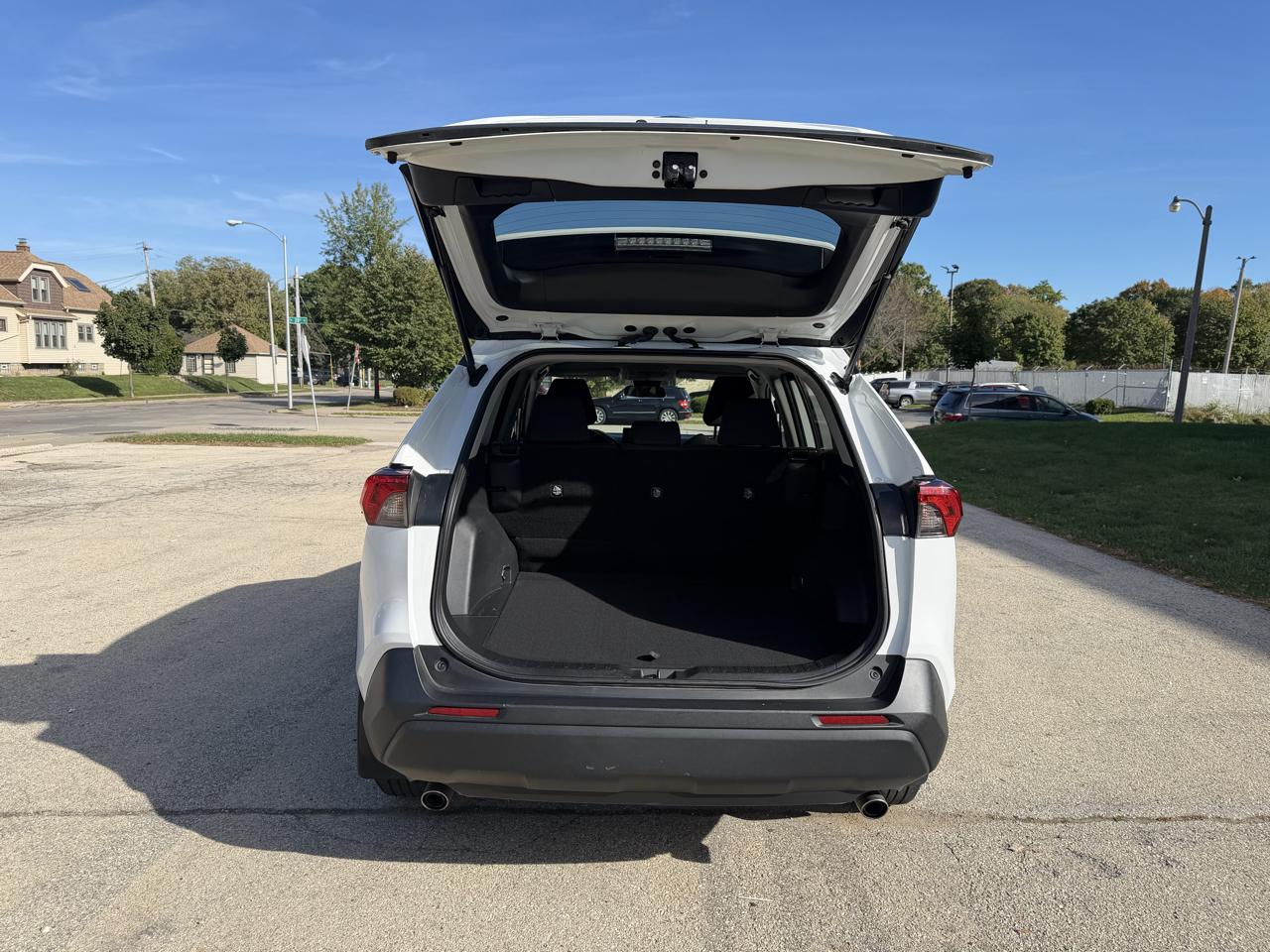 Toyota RAV4 LE AWD 2021