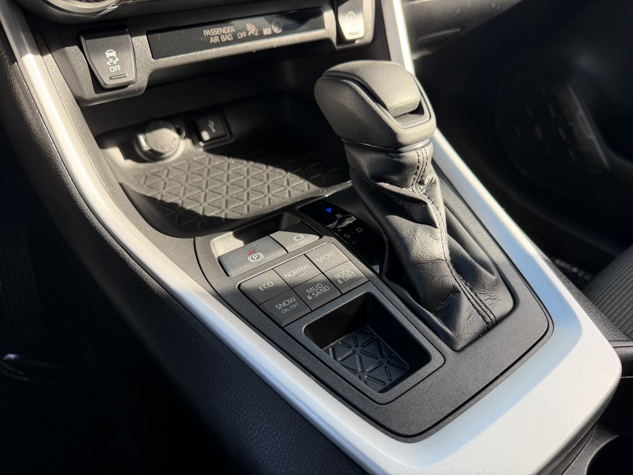 Toyota RAV4 LE AWD 2021