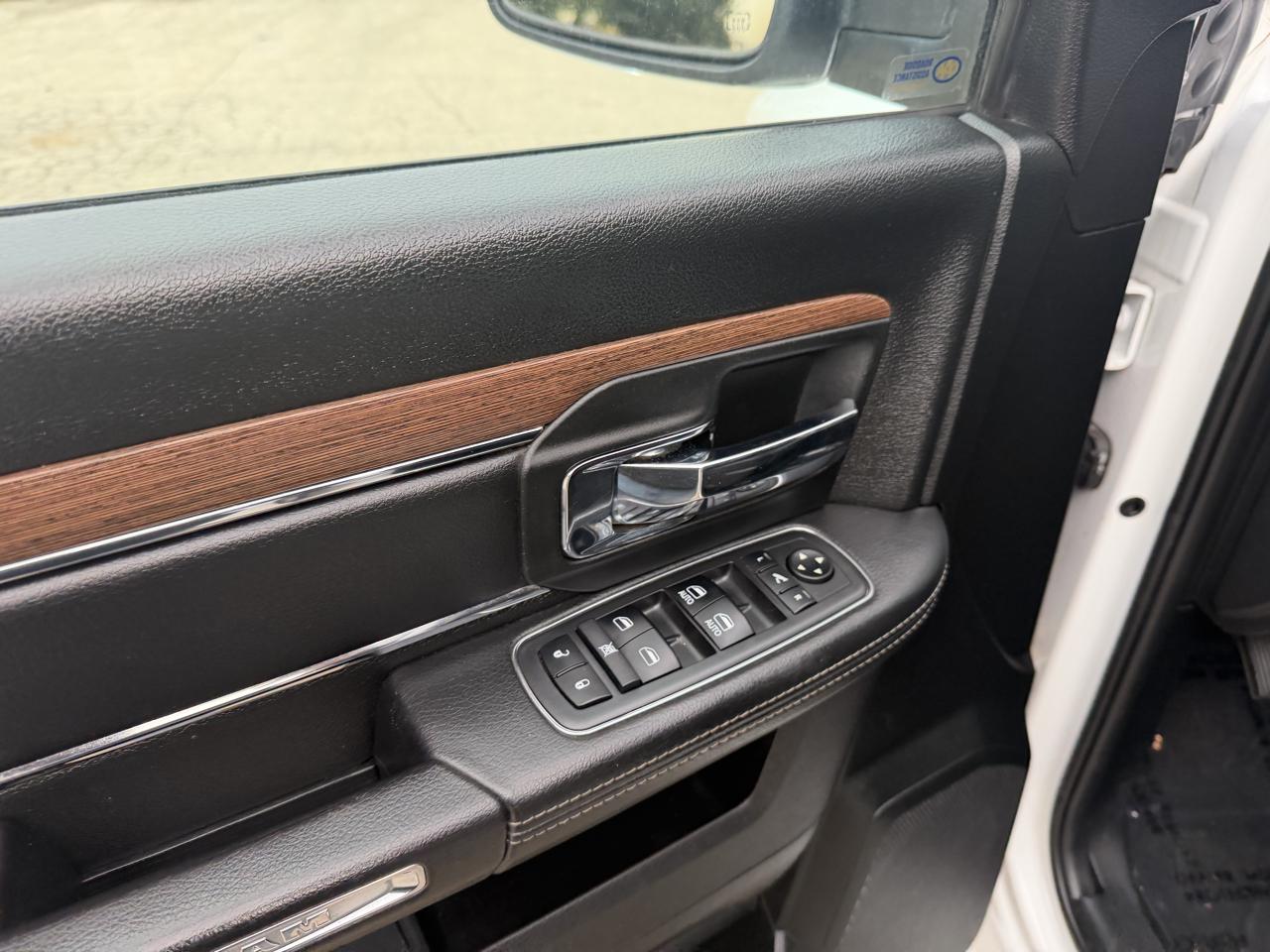 RAM 1500 Laramie Crew Cab SWB 4WD 2017