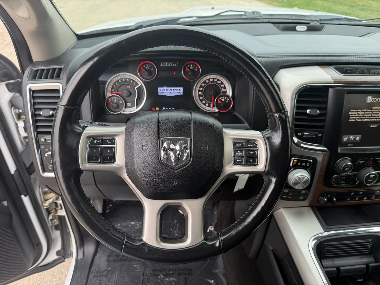 RAM 1500 Laramie Crew Cab SWB 4WD 2017