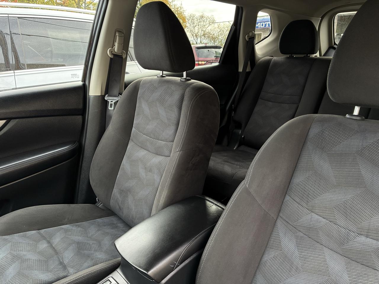 Nissan ROGUE S/SV  2015