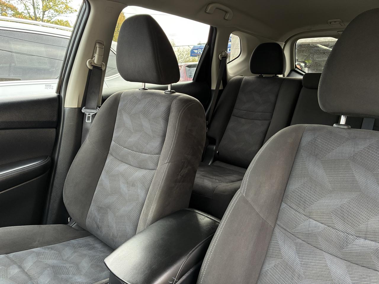 Nissan ROGUE S/SV  2015