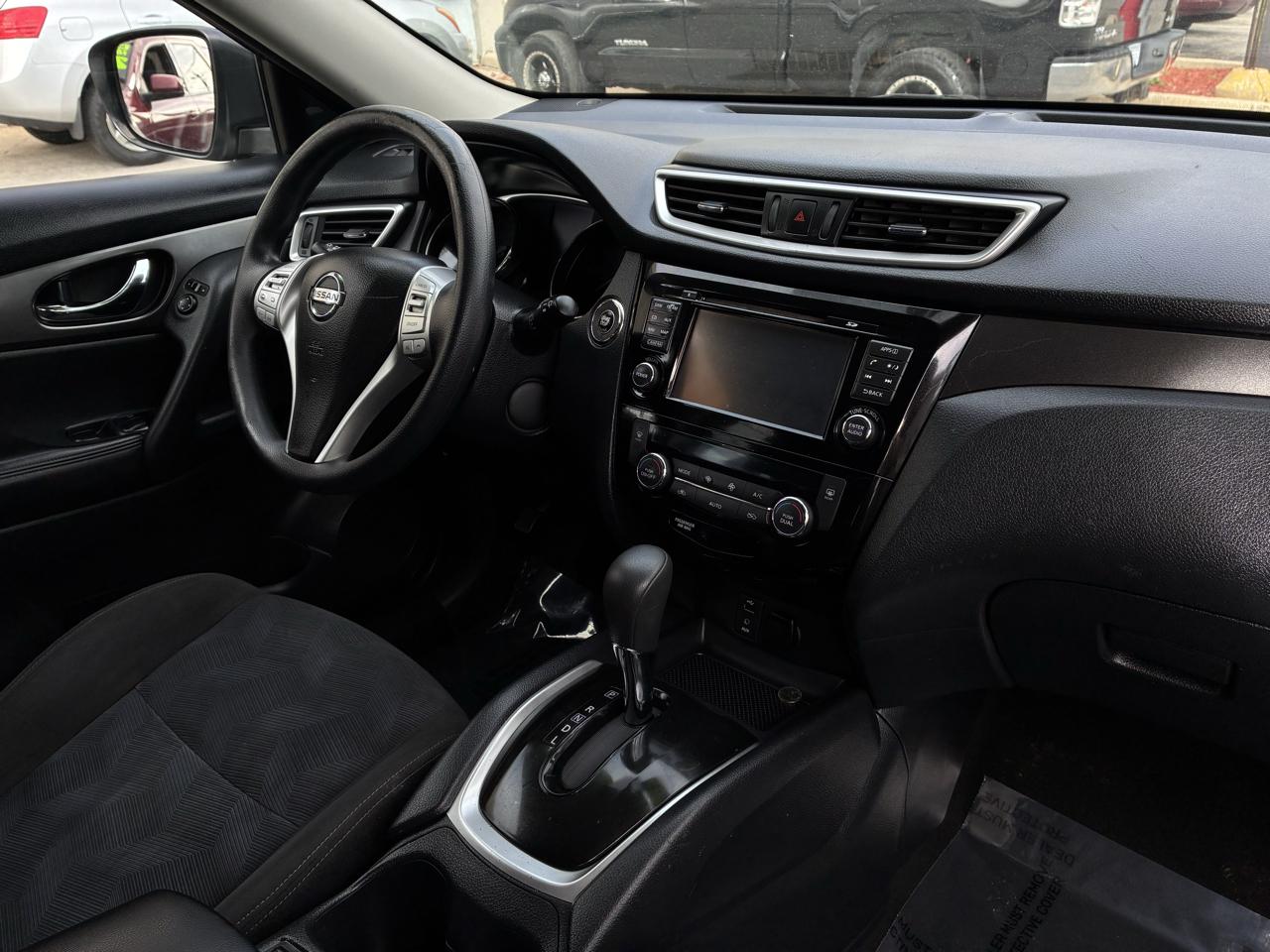 Nissan ROGUE S/SV  2015