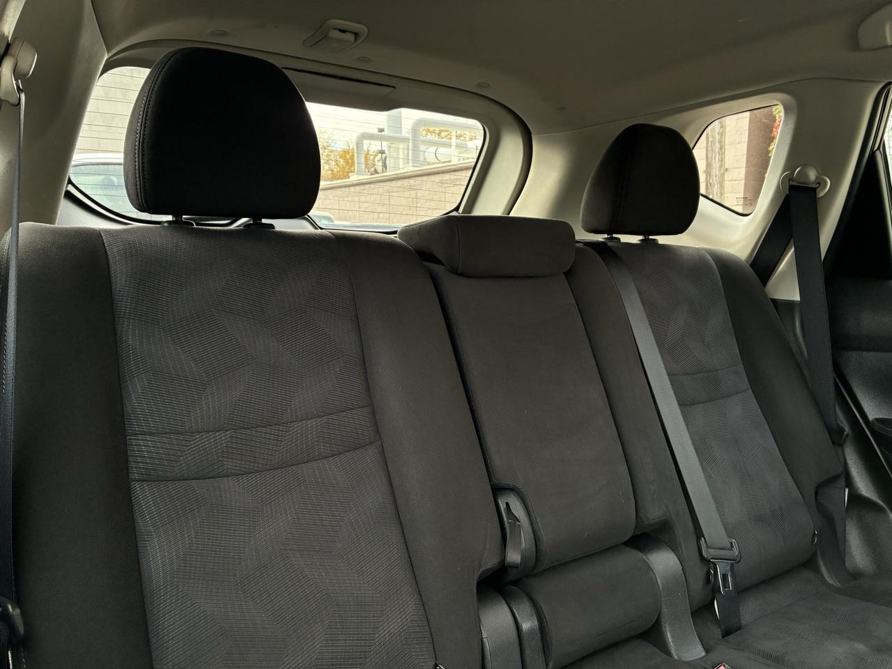 Nissan ROGUE S/SV  2015