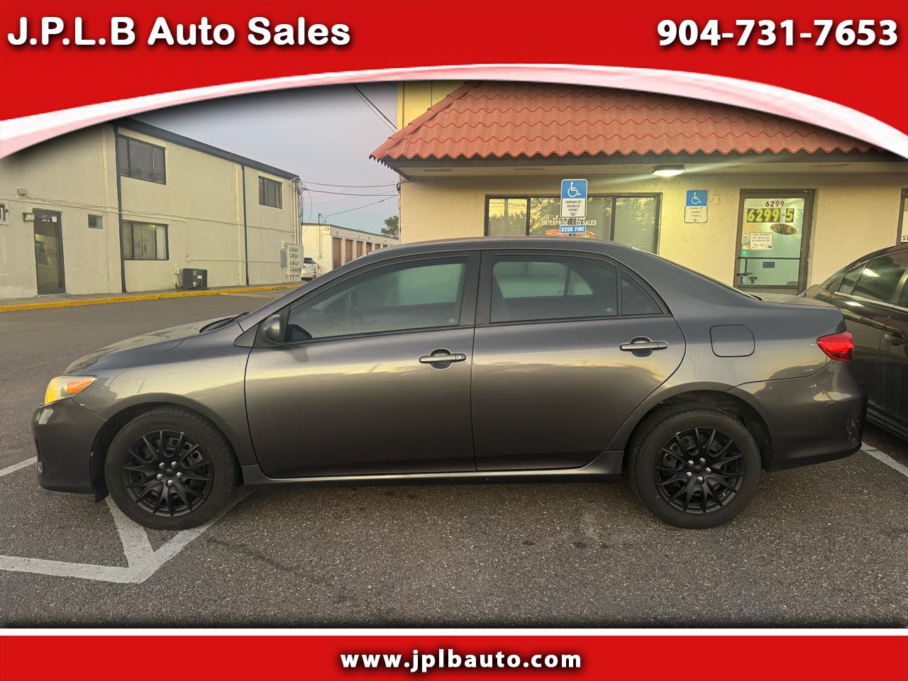 Toyota Corolla S 5-Speed MT 2012