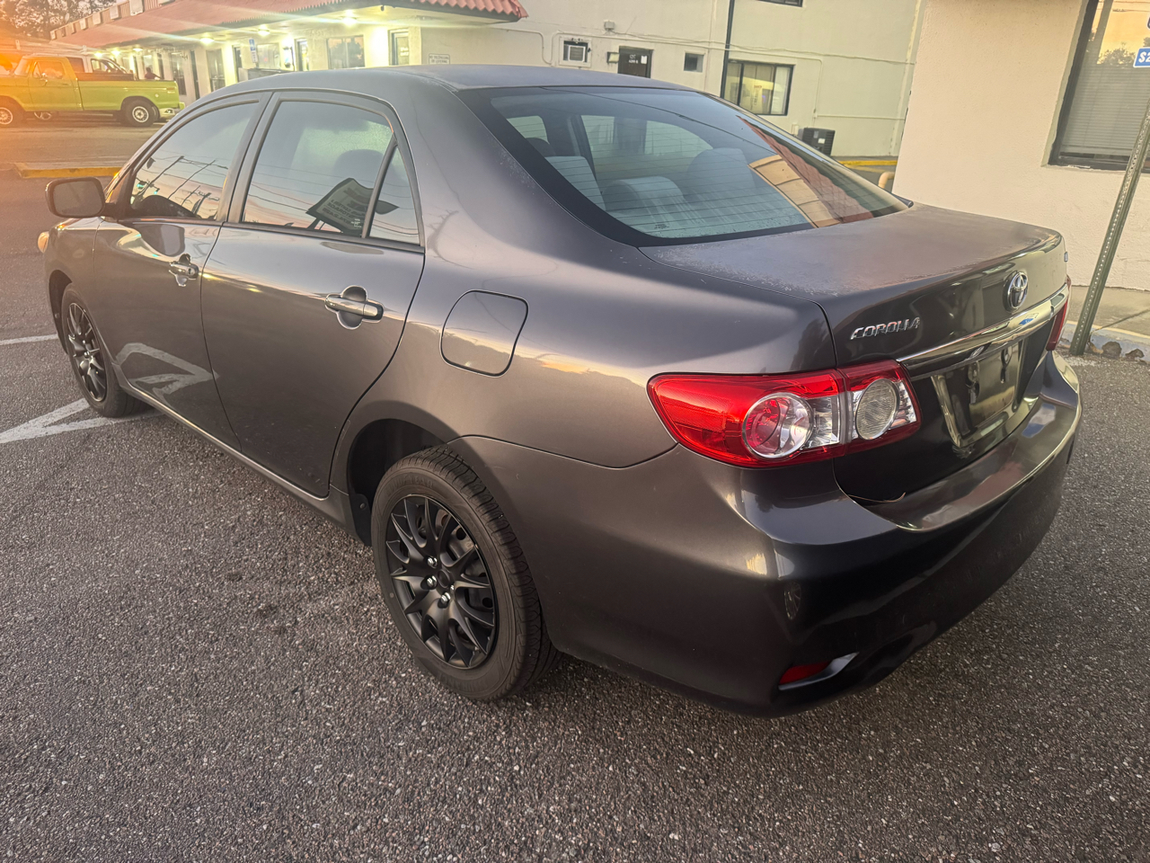Toyota Corolla S 5-Speed MT 2012