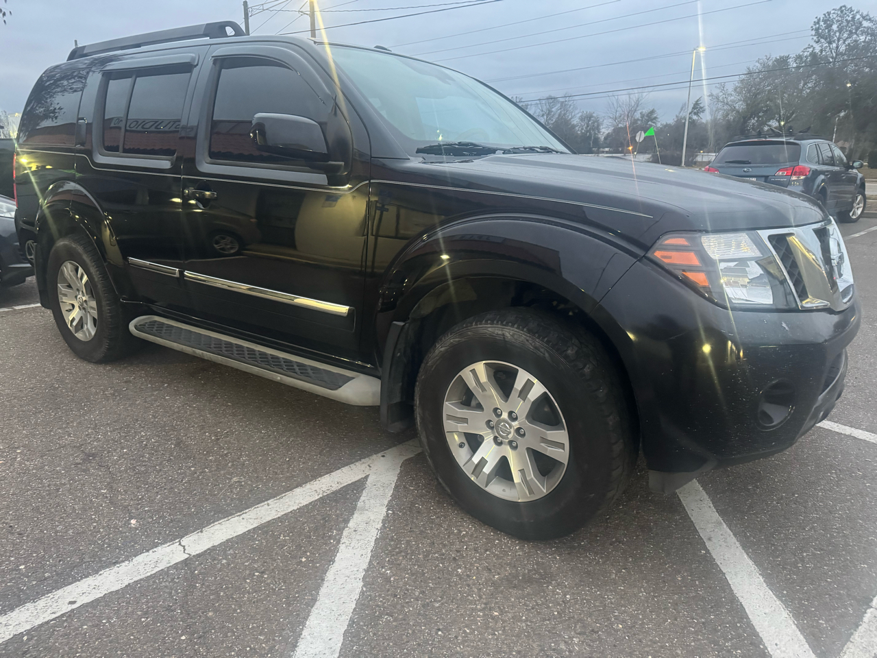 Nissan Pathfinder LE 2WD 2011