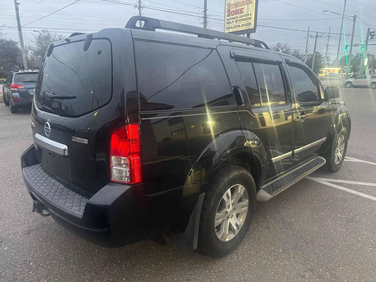 Nissan Pathfinder LE 2WD 2011