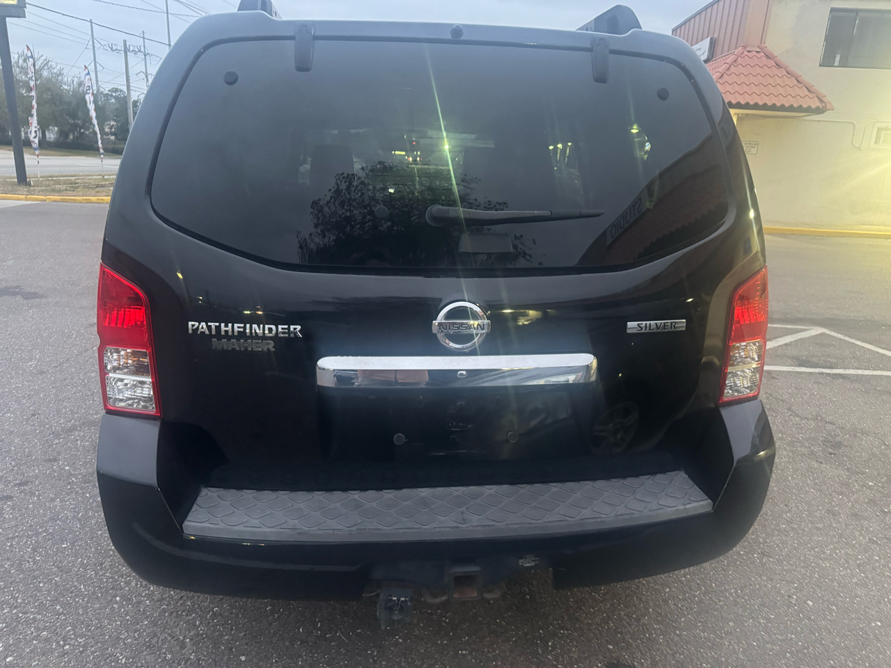Nissan Pathfinder LE 2WD 2011