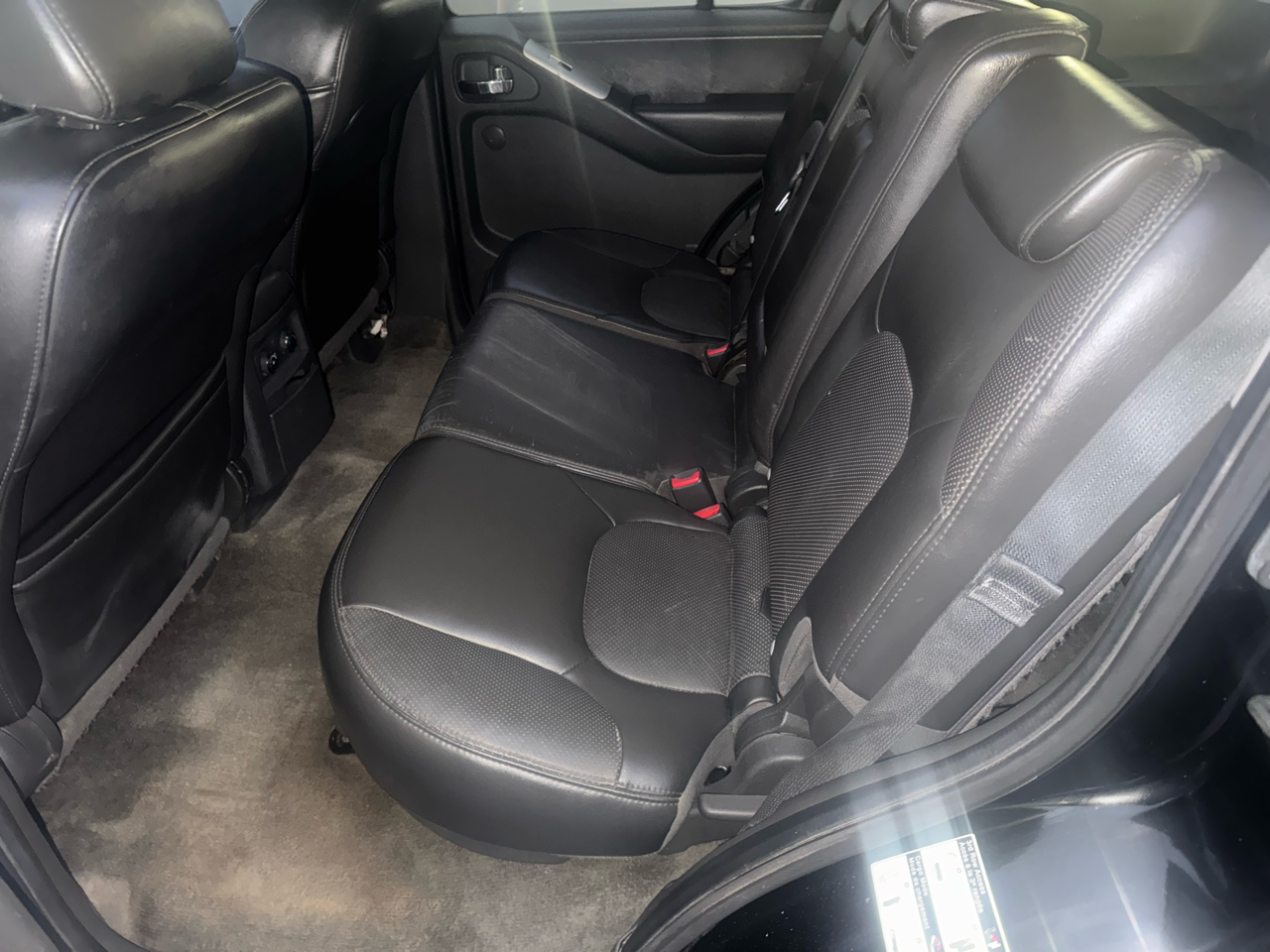 Nissan Pathfinder LE 2WD 2011