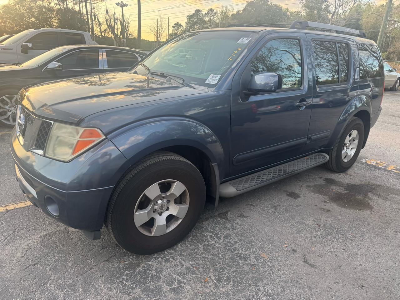 Nissan Pathfinder XE 2WD 2005