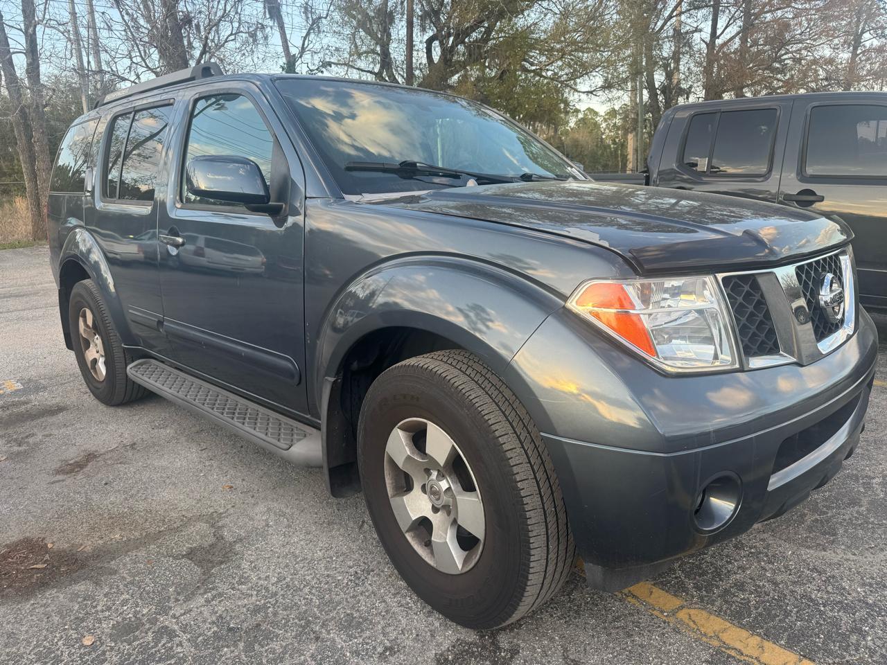 Nissan Pathfinder XE 2WD 2005