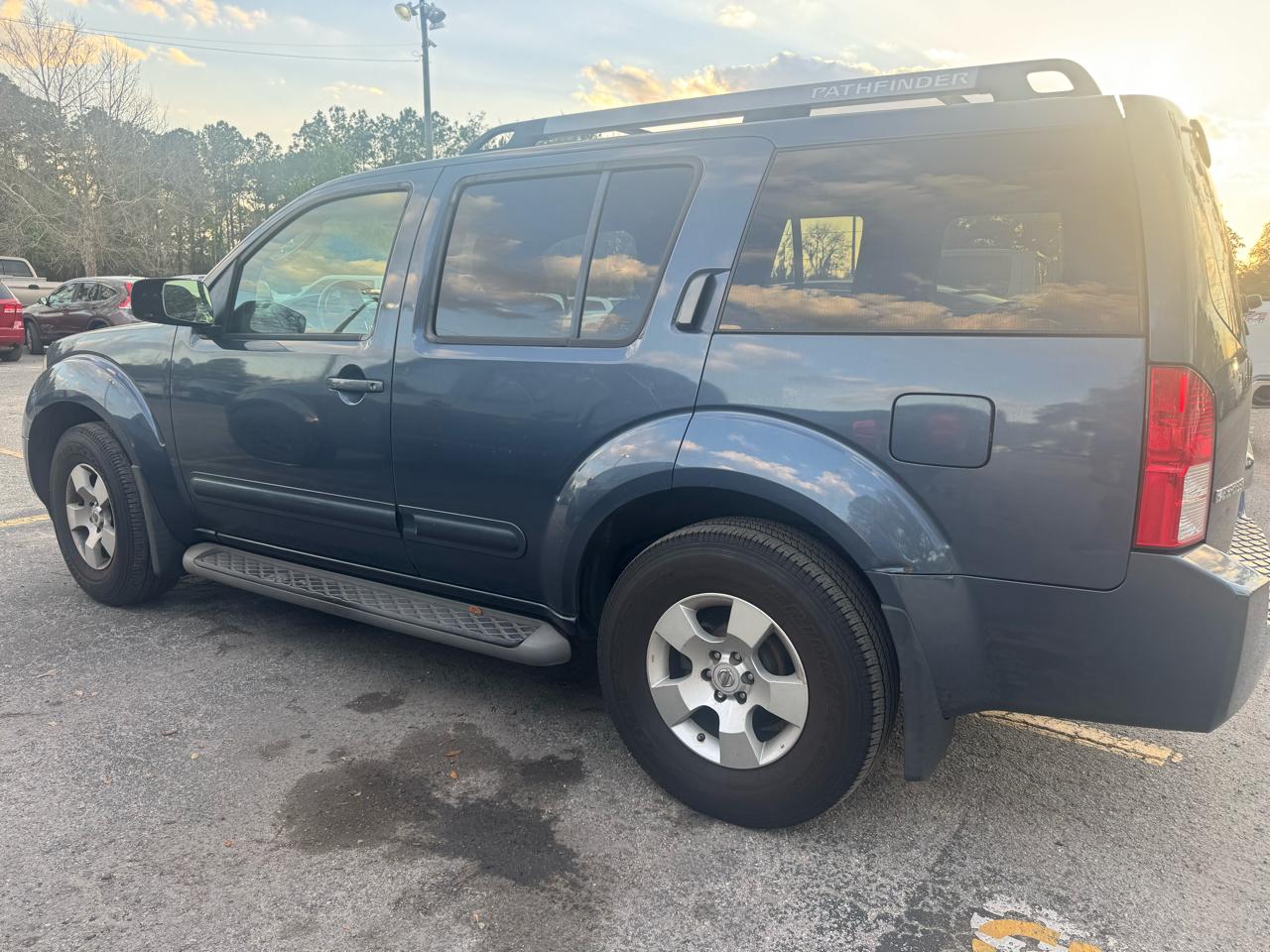 Nissan Pathfinder XE 2WD 2005