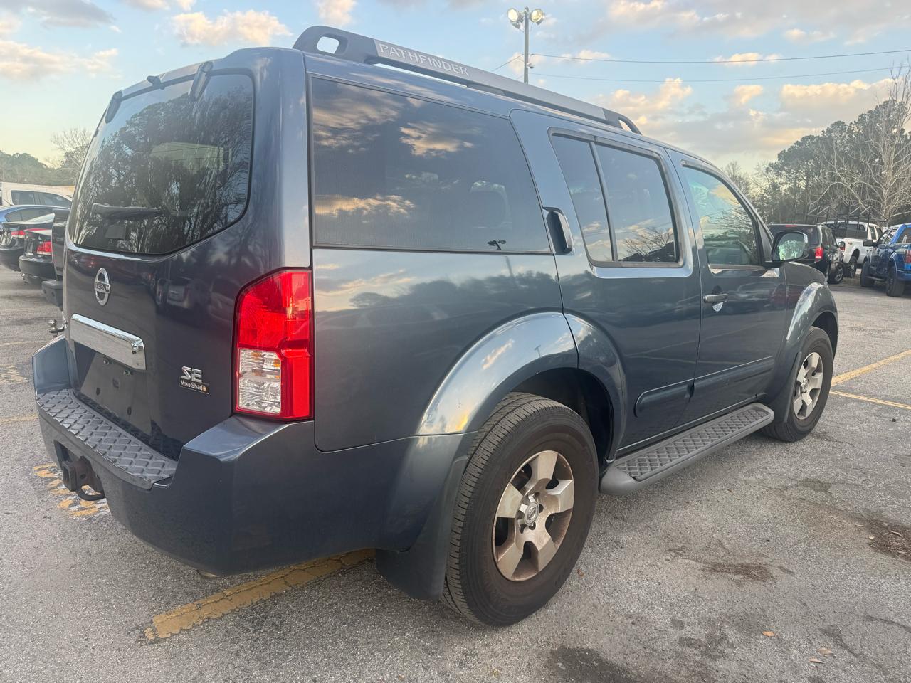 Nissan Pathfinder XE 2WD 2005