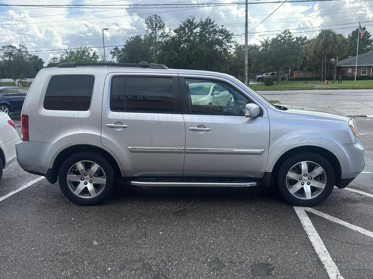 Honda Pilot Touring 4WD 5-Spd AT with DVD 2013
