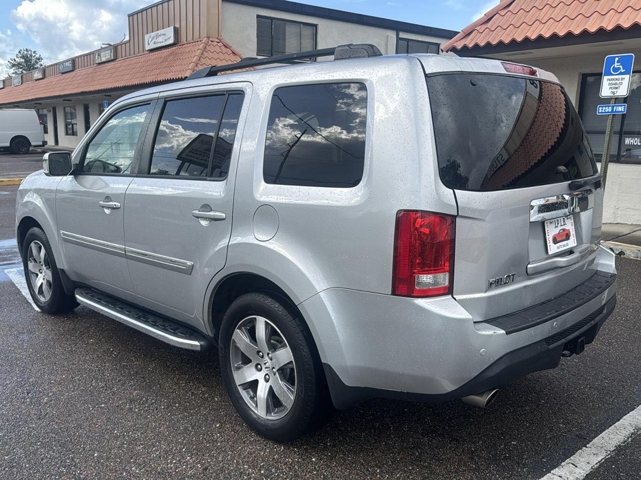 Honda Pilot Touring 4WD 5-Spd AT with DVD 2013