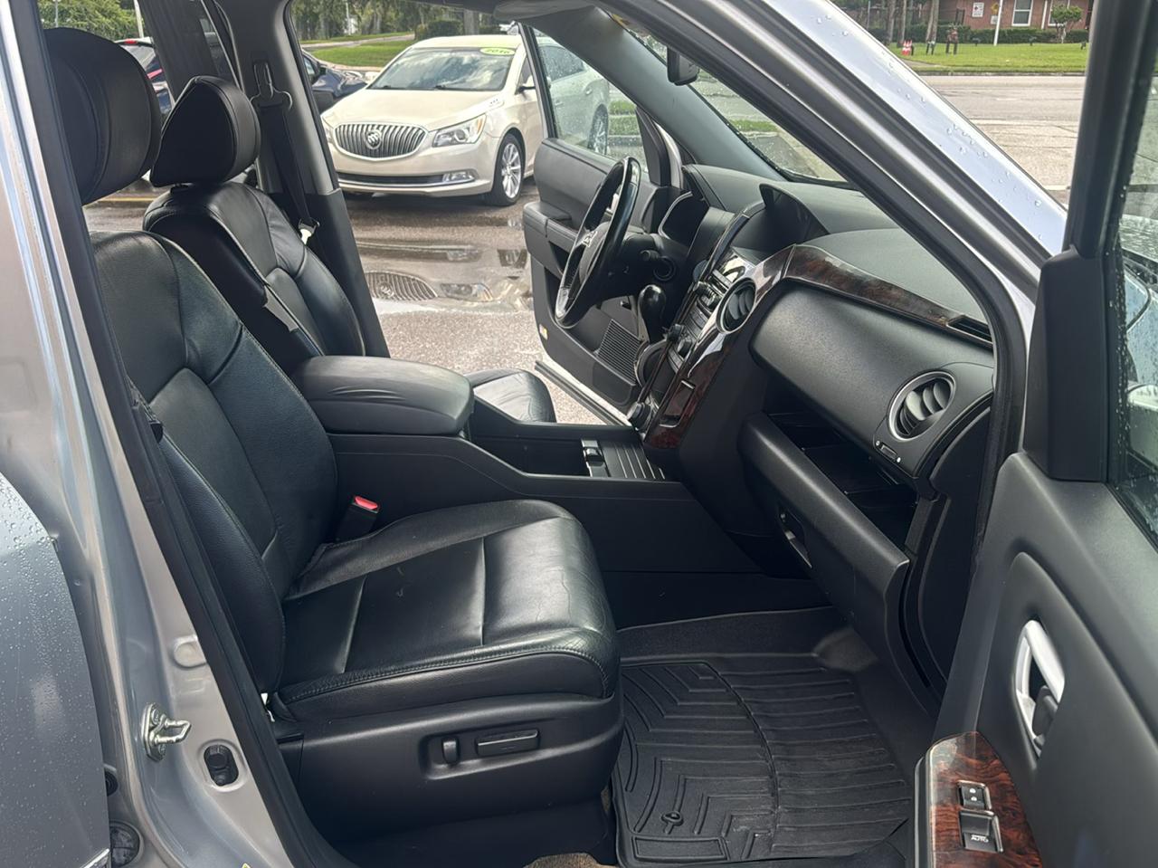 Honda Pilot Touring 4WD 5-Spd AT with DVD 2013