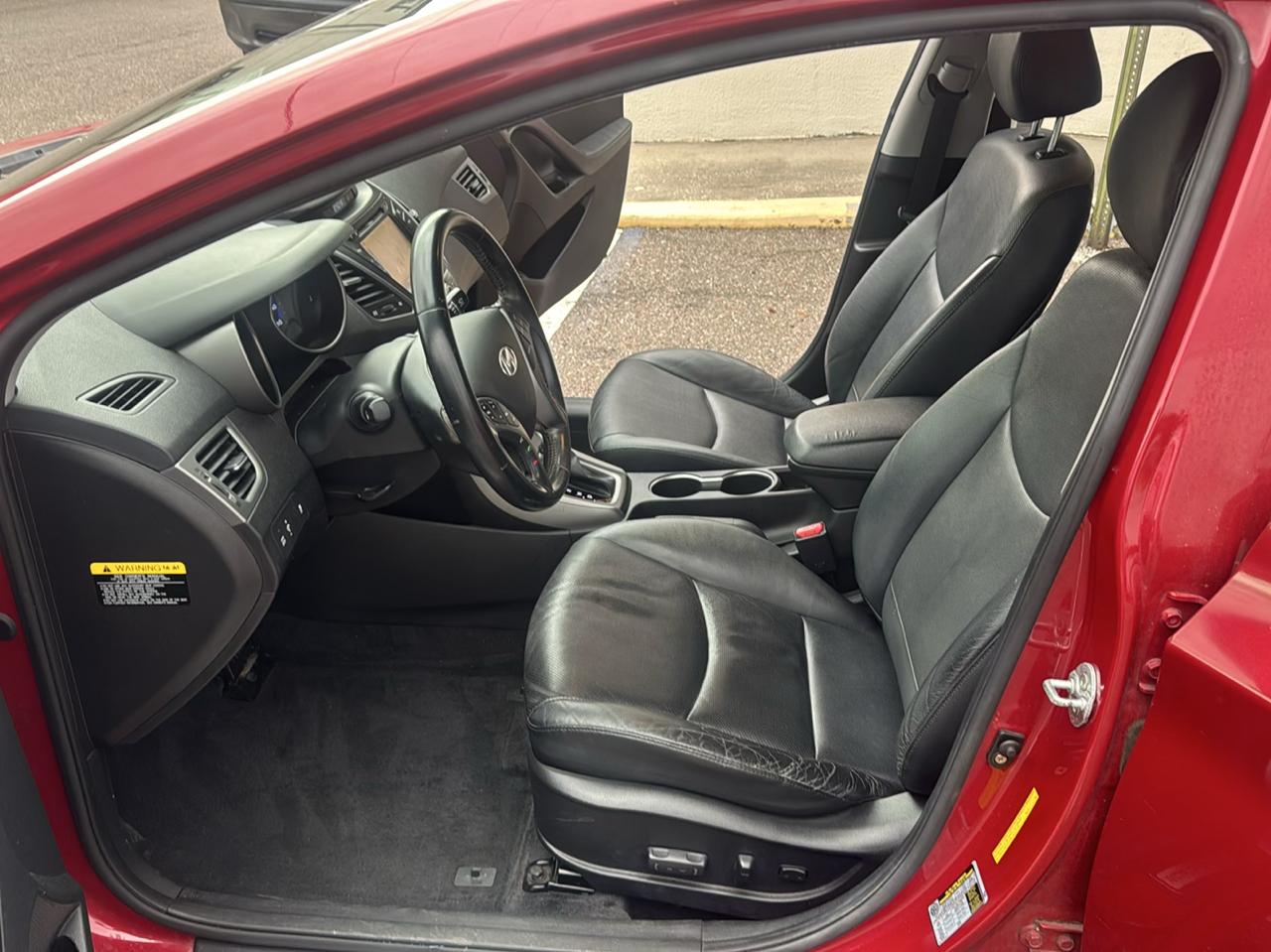 Hyundai Elantra SE 6AT 2015
