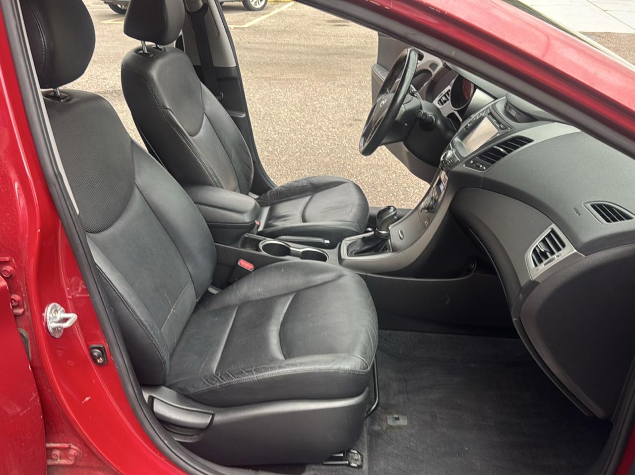 Hyundai Elantra SE 6AT 2015