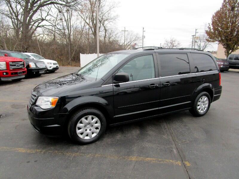 Chrysler Town & Country LX 2009