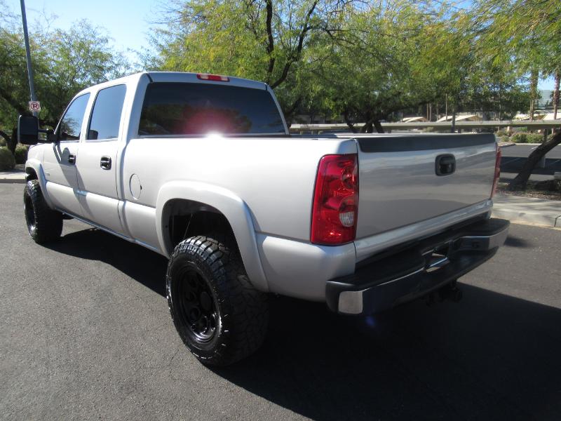 2006 Chevrolet Silverado 2500HD Work Truck photo 2