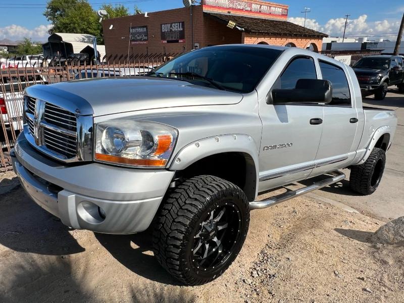Dodge Ram 2500 Laramie Mega Cab 4WD 2006