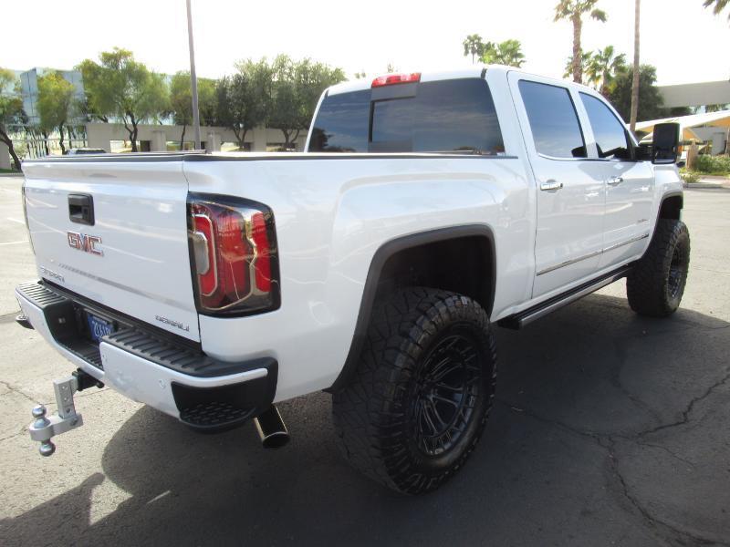 GMC Sierra 1500 Denali Crew Cab Short Box 4WD 2017