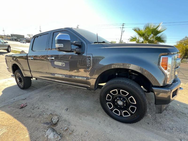 Ford F-250 SD Lariat Crew Cab 4WD 2017