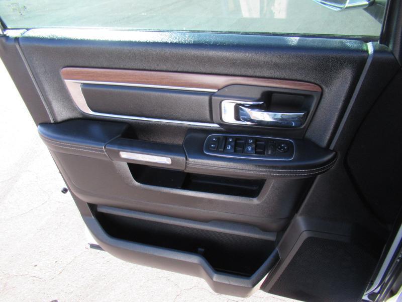 RAM 3500 Laramie Crew Cab LWB 4WD 2017