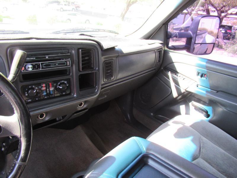 Chevrolet Silverado 3500 LS Crew Cab 4WD DRW 2005