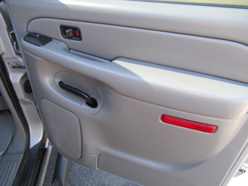 Chevrolet Suburban 1500 4WD 2006