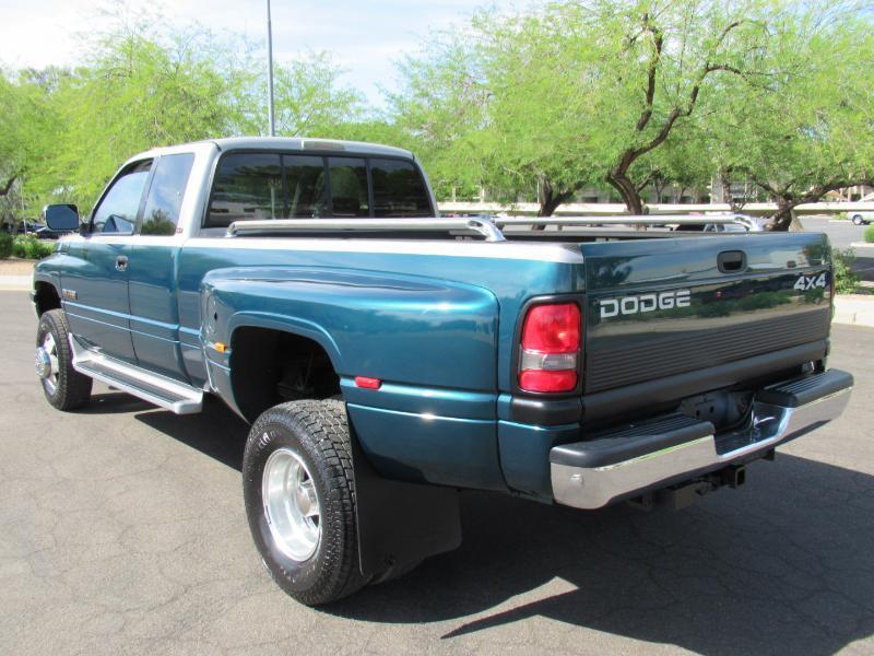 Dodge Ram 3500 ST Club Cab 8-ft. Bed 4WD 1997