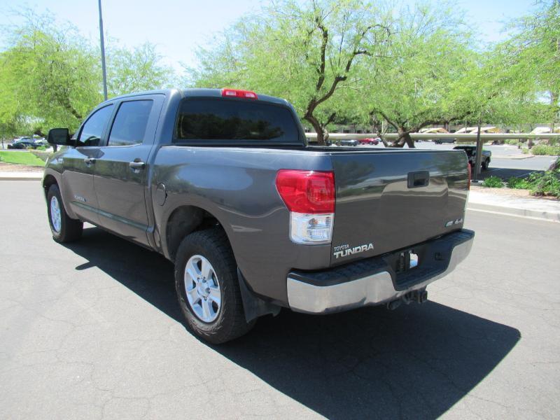 Toyota Tundra Tundra-Grade CrewMax 5.7L 4WD 2013